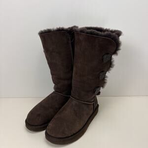 UGG Boots Bailey Button Triplet Style 1873 Gray Suede Leather Fleece Lined Sz 8